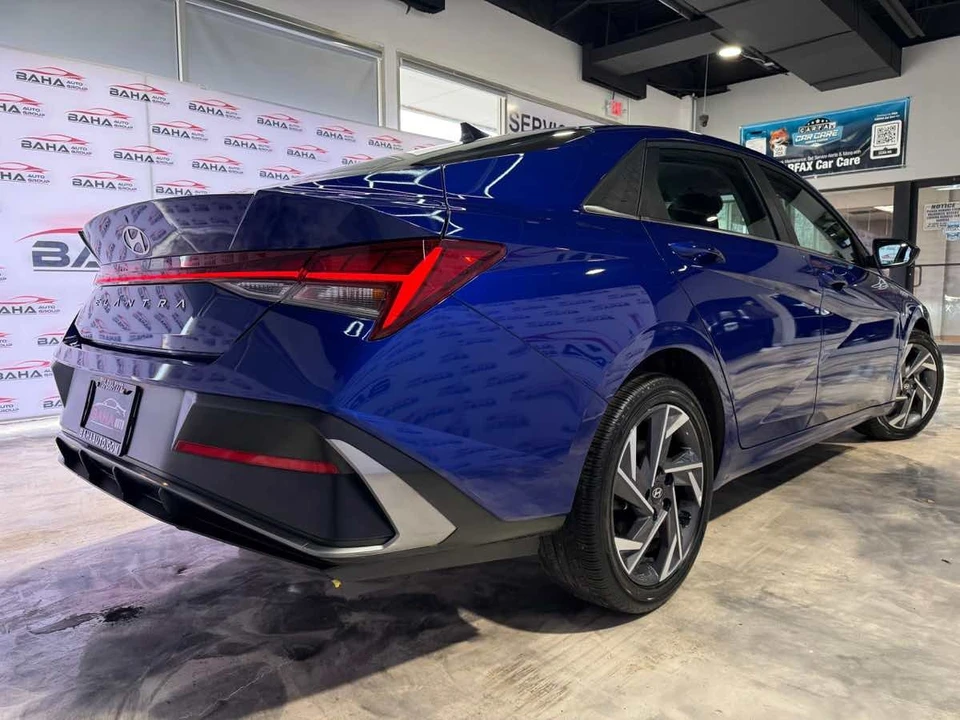 2025 Hyundai Elantra - Image 8 of 31