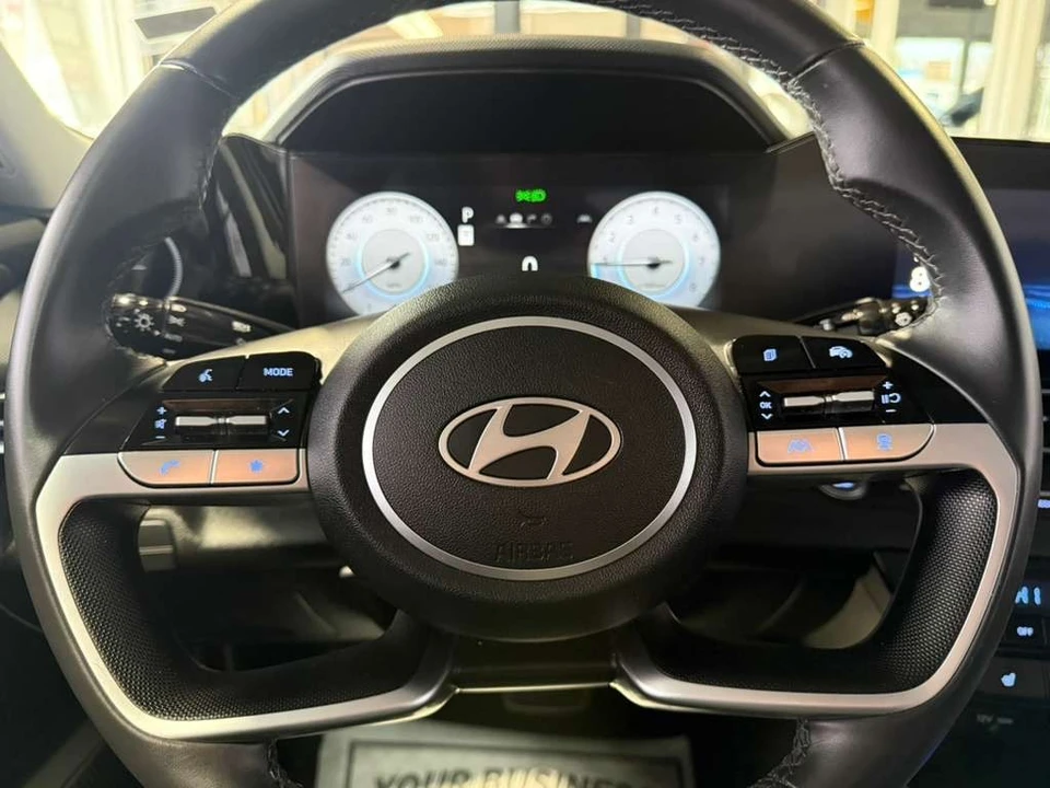 2025 Hyundai Elantra - Image 15 of 31