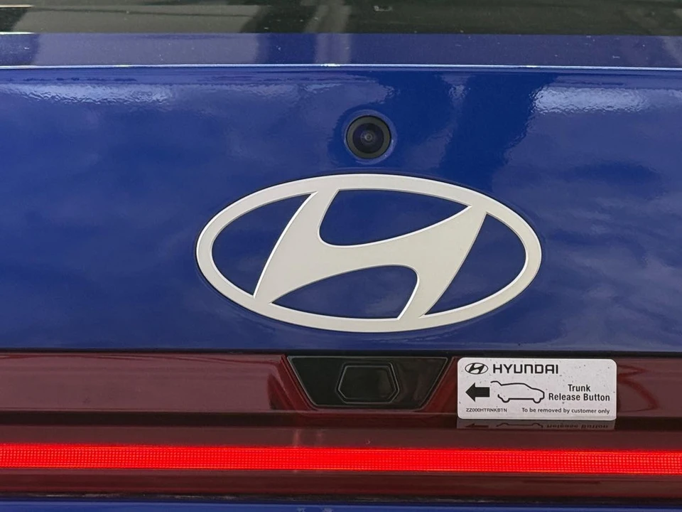 2025 Hyundai Elantra - Image 11 of 31