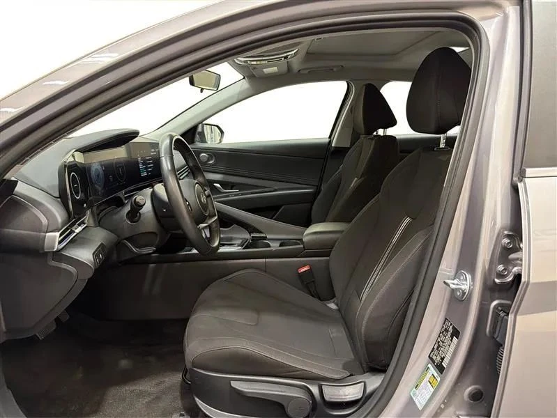 2025 Hyundai Elantra - Image 9 of 12