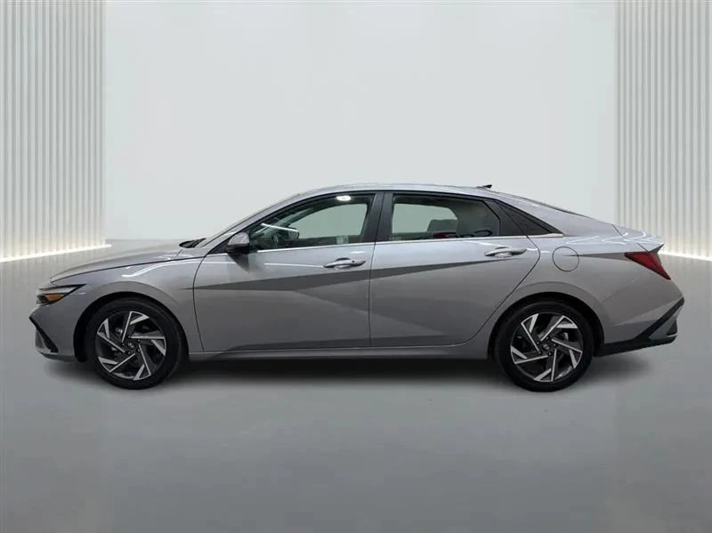 2025 Hyundai Elantra - Image 2 of 12