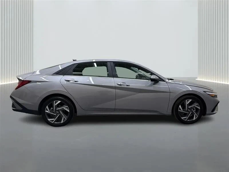 2025 Hyundai Elantra - Image 6 of 12