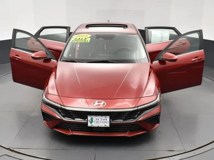 2025 Hyundai Elantra - Image 10 of 12