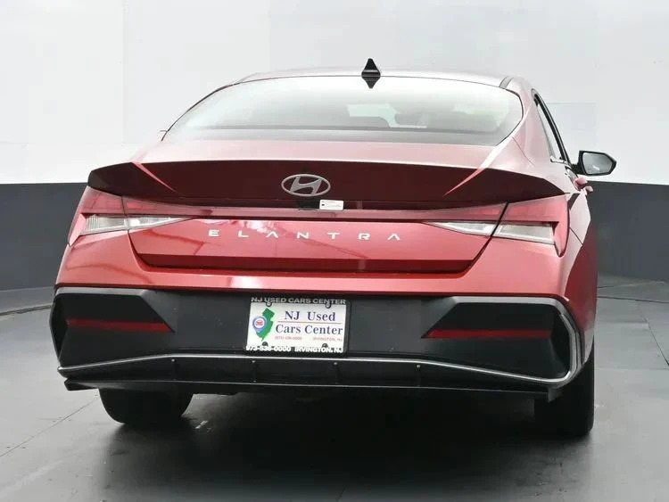 2025 Hyundai Elantra - Image 8 of 12