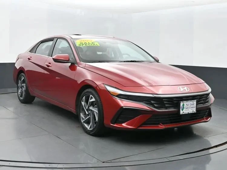 2025 Hyundai Elantra - Image 2 of 12