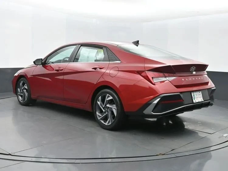 2025 Hyundai Elantra - Image 9 of 12