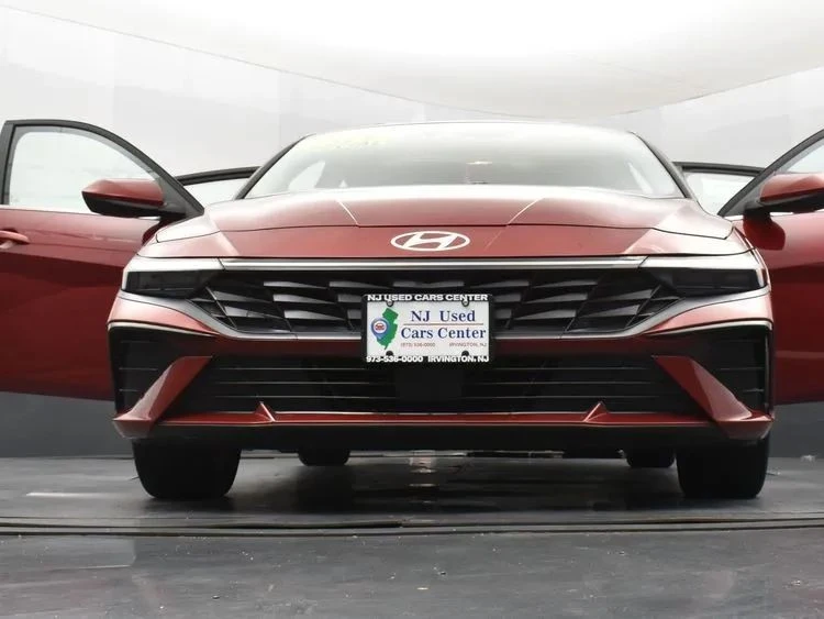 2025 Hyundai Elantra - Image 11 of 12