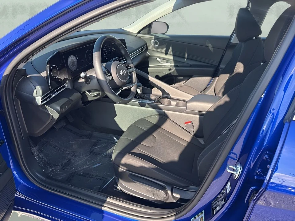 2025 Hyundai Elantra - Image 9 of 12