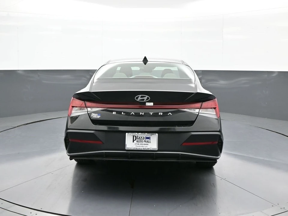 2025 Hyundai Elantra - Image 7 of 12