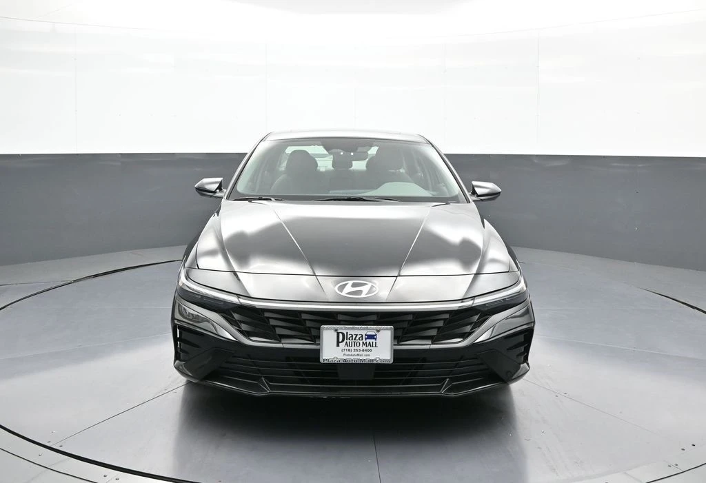 2025 Hyundai Elantra - Image 2 of 12