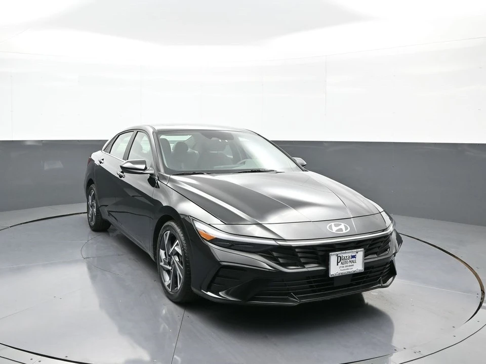 2025 Hyundai Elantra - Image 3 of 12