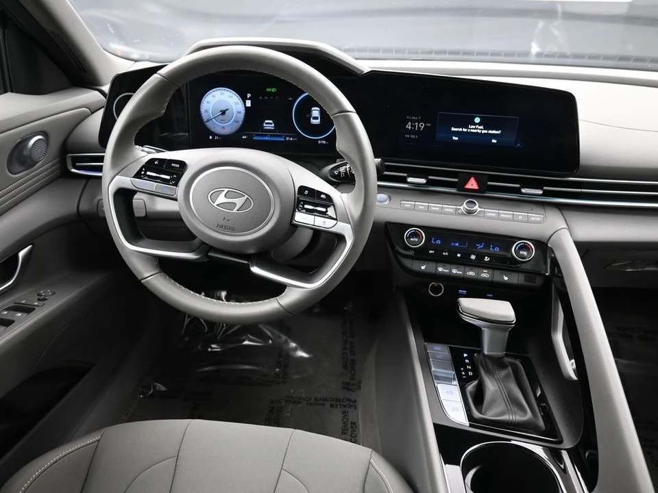 2025 Hyundai Elantra - Image 19 of 21