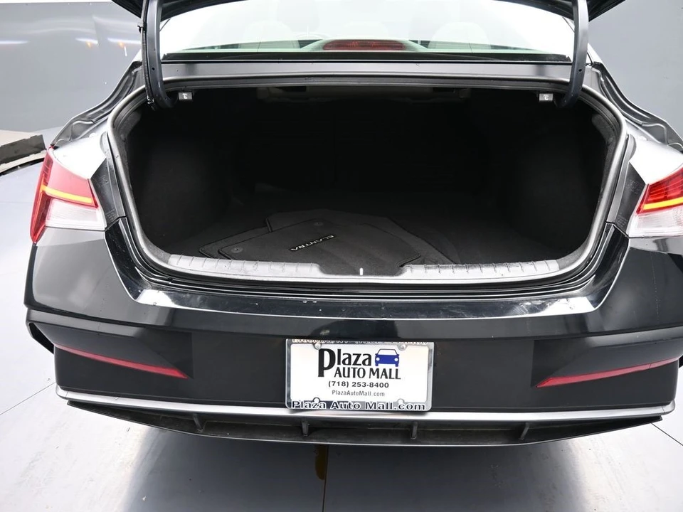 2025 Hyundai Elantra - Image 21 of 21