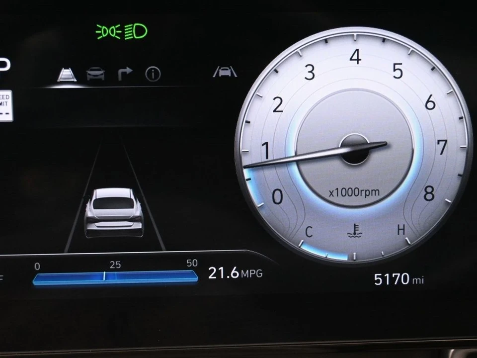 2025 Hyundai Elantra - Image 16 of 21