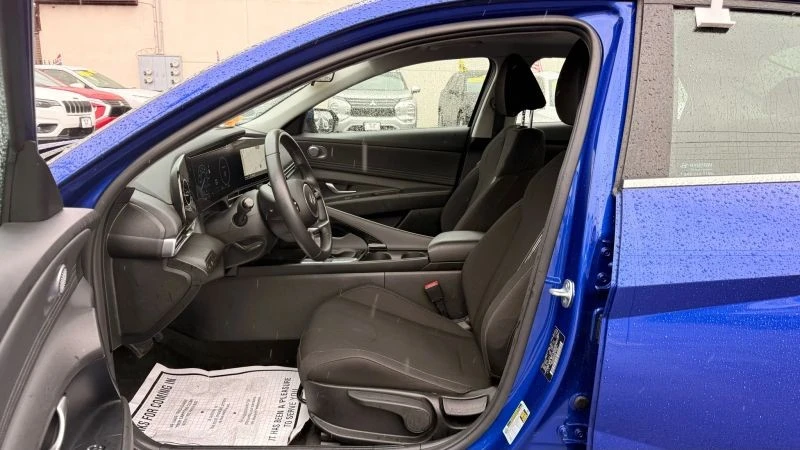 2025 Hyundai Elantra - Image 12 of 12