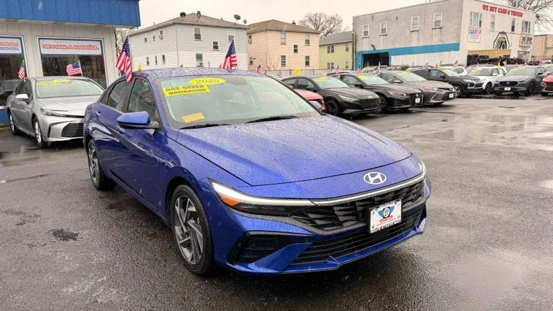 2025 Hyundai Elantra - Image 2 of 12