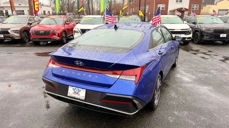 2025 Hyundai Elantra - Image 7 of 12