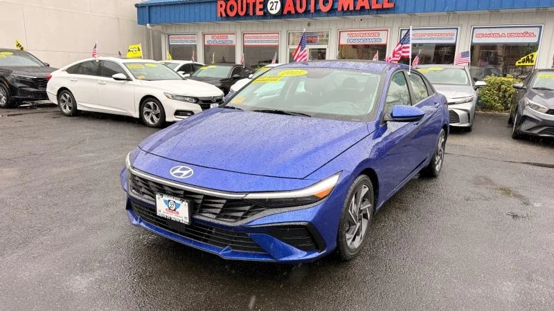 2025 Hyundai Elantra - Image 4 of 12