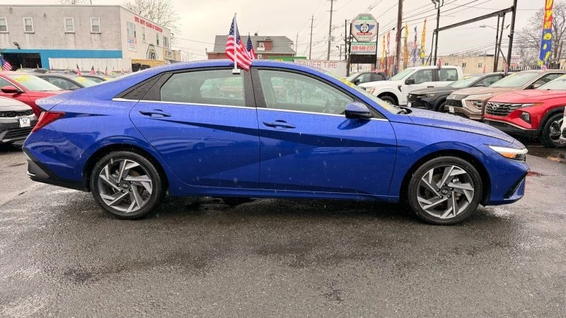 2025 Hyundai Elantra - Image 11 of 12