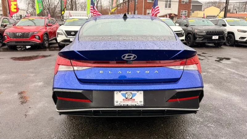 2025 Hyundai Elantra - Image 6 of 12