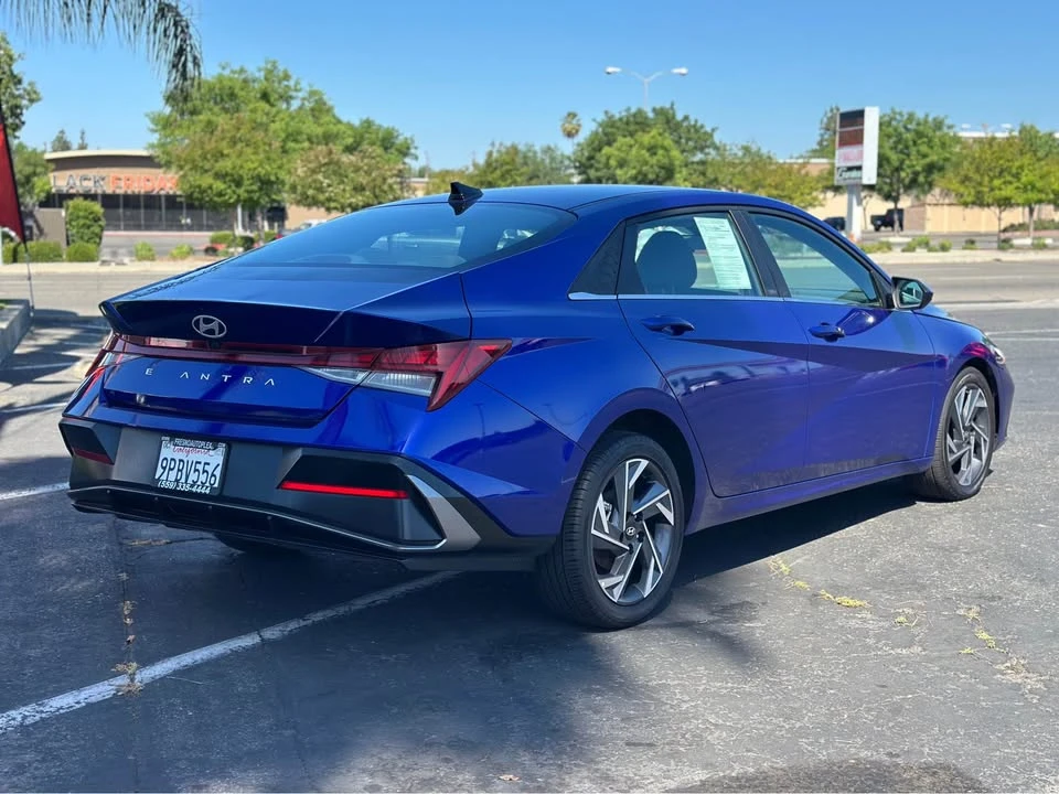 2025 Hyundai Elantra - Image 4 of 9