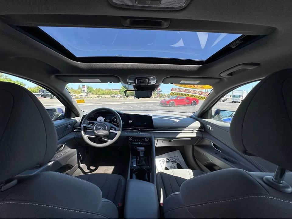 2025 Hyundai Elantra - Image 7 of 9