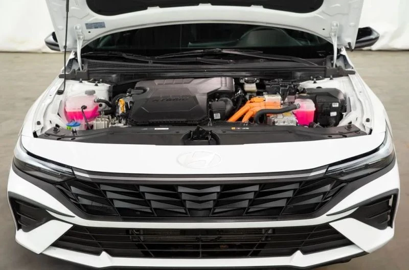 2025 Hyundai Elantra - Image 2 of 12
