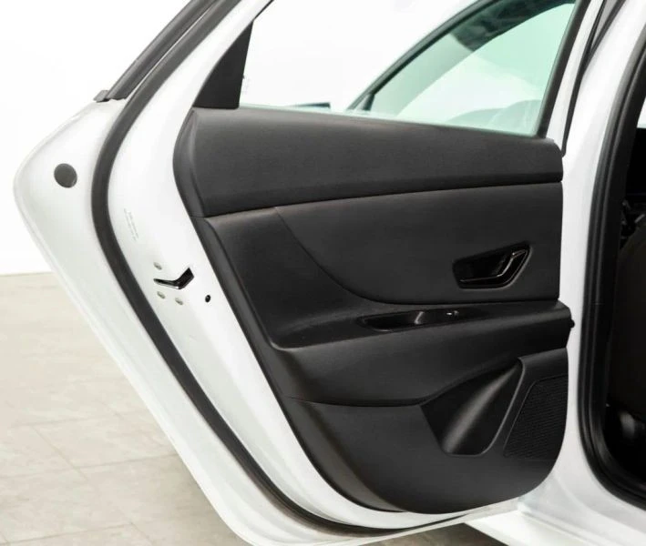2025 Hyundai Elantra - Image 7 of 12