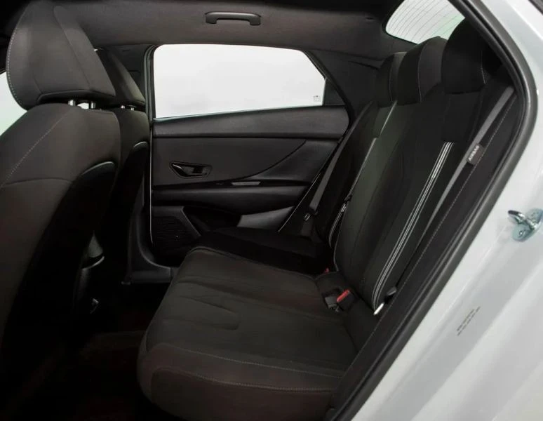 2025 Hyundai Elantra - Image 8 of 12