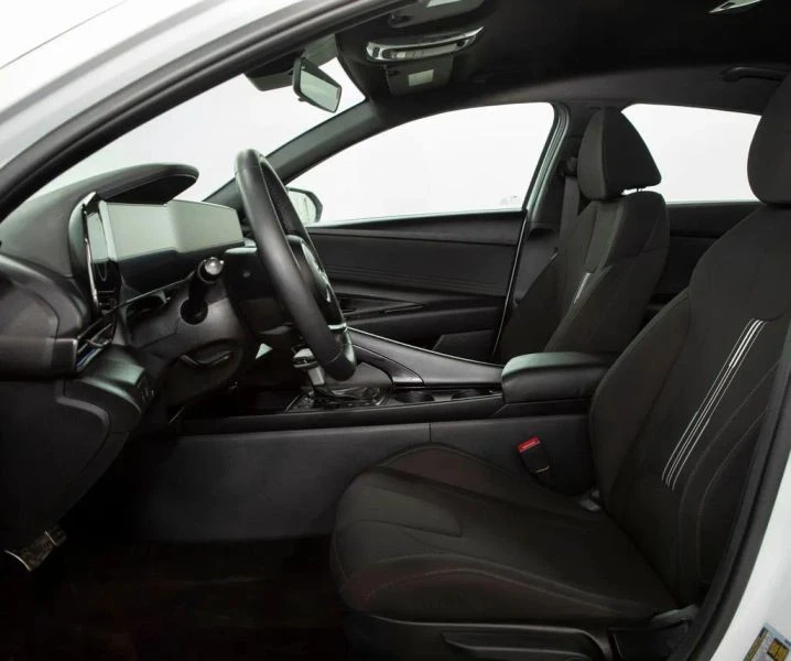 2025 Hyundai Elantra - Image 6 of 12