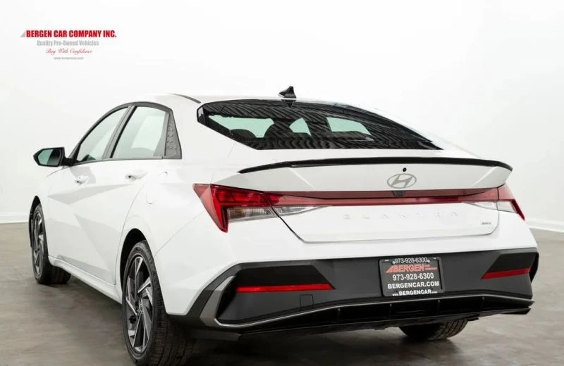 2025 Hyundai Elantra - Image 9 of 12
