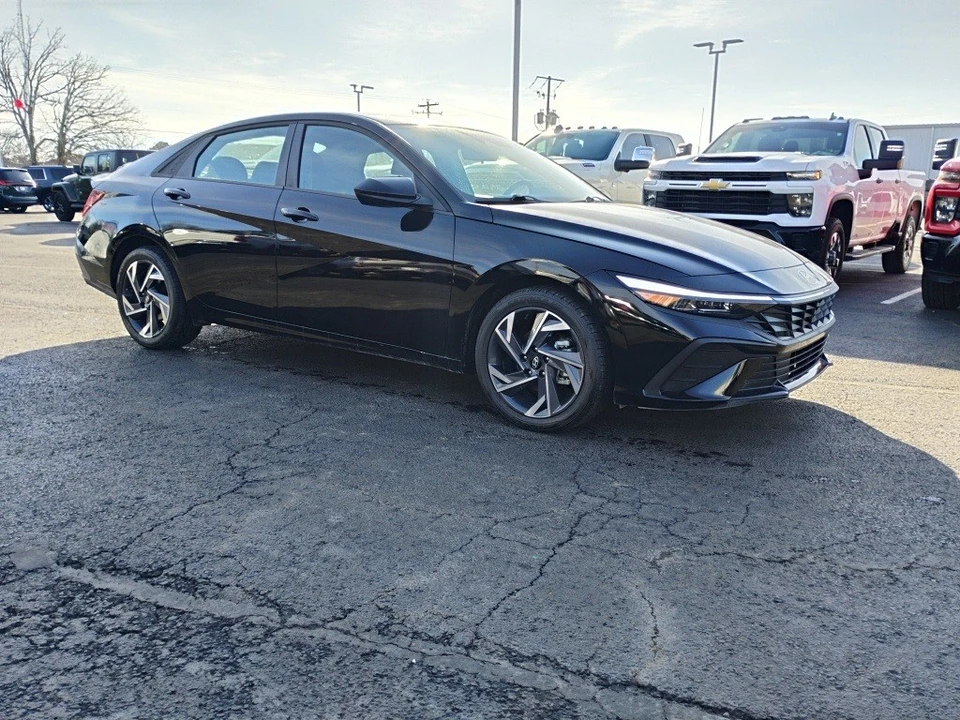 2025 Hyundai Elantra - Image 3 of 12