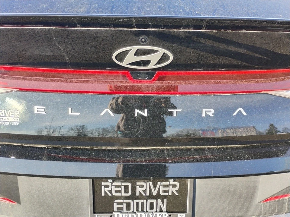 2025 Hyundai Elantra - Image 10 of 12