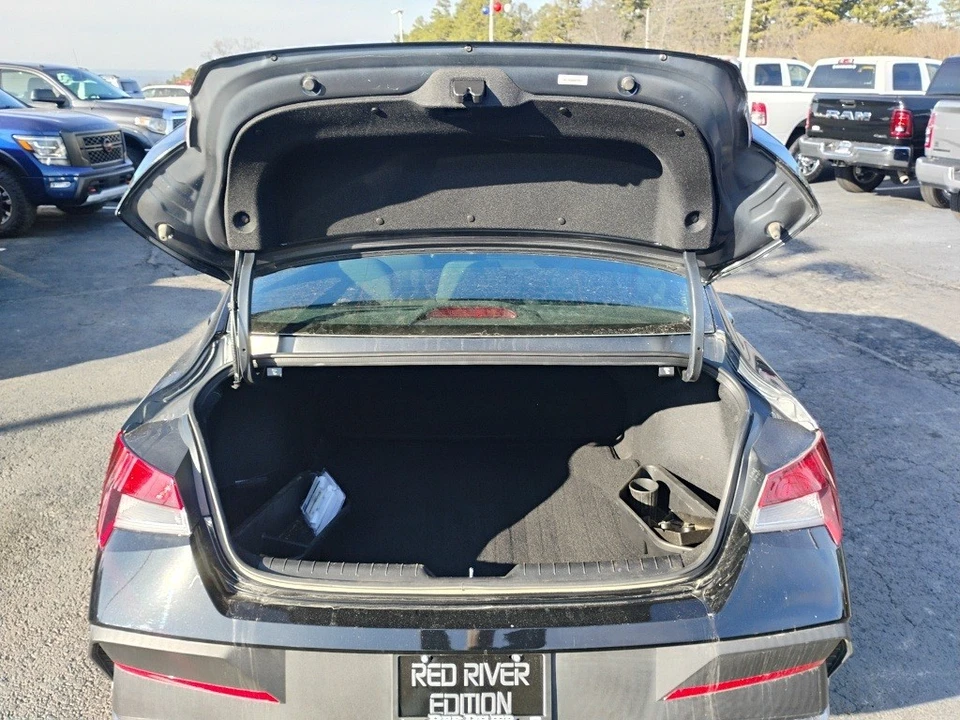 2025 Hyundai Elantra - Image 11 of 12