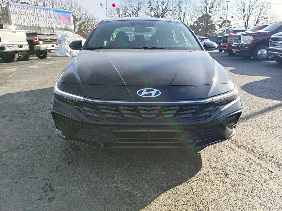2025 Hyundai Elantra - Image 2 of 12
