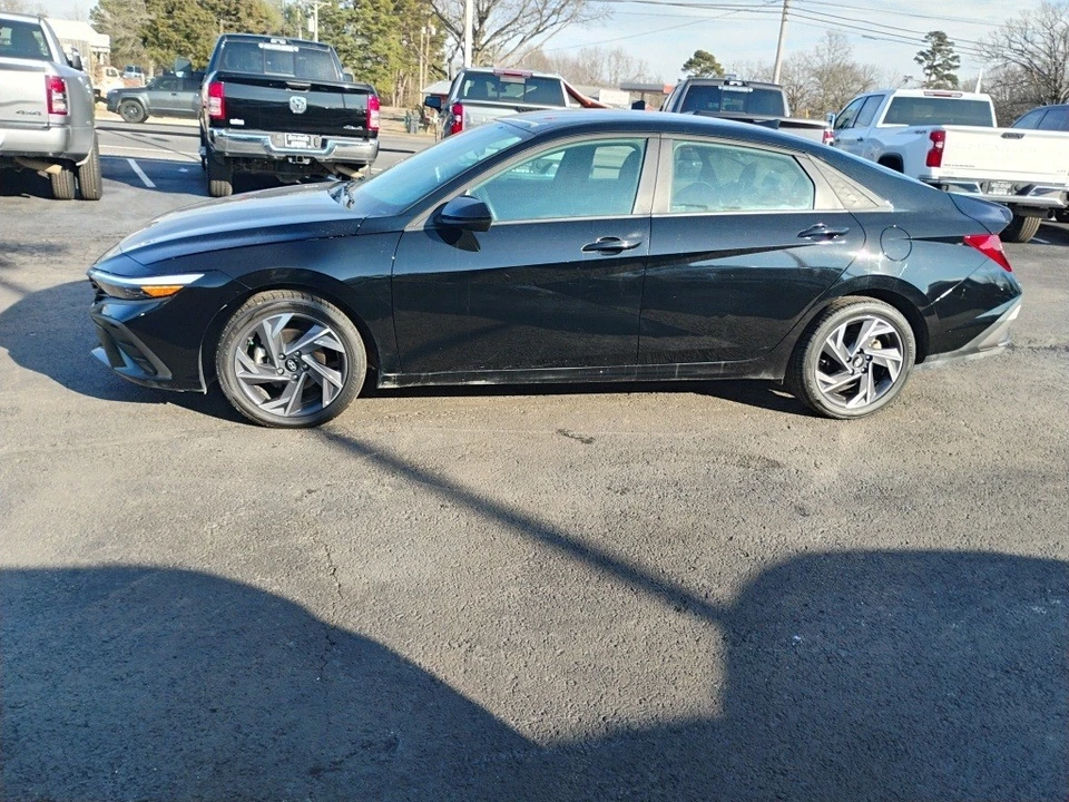 2025 Hyundai Elantra - Image 8 of 12