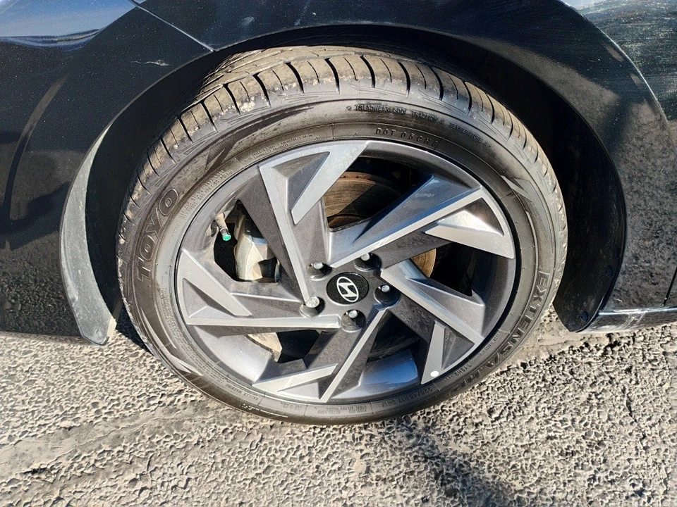 2025 Hyundai Elantra - Image 9 of 12