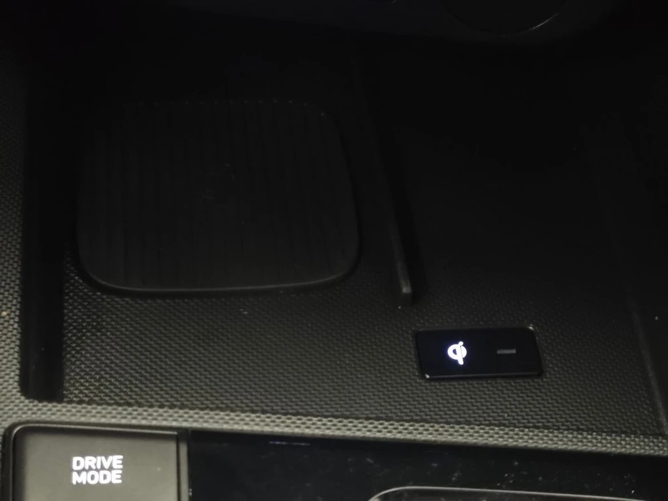2025 Hyundai Elantra - Image 9 of 12