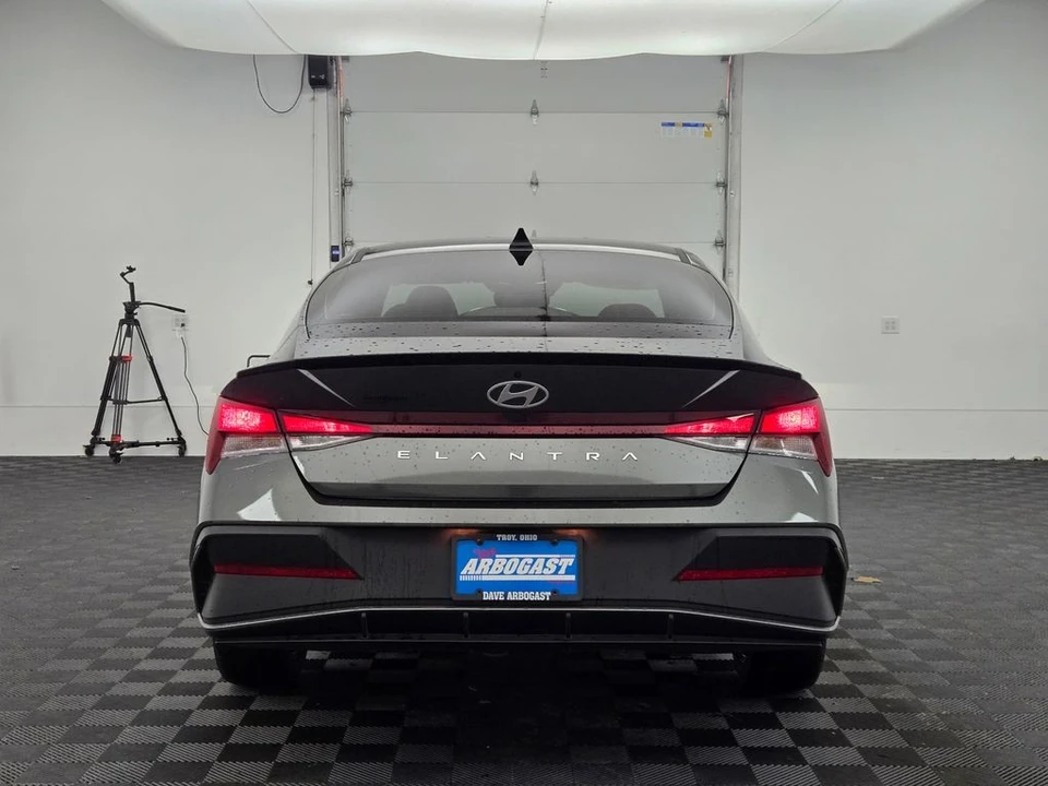 2025 Hyundai Elantra - Image 12 of 12