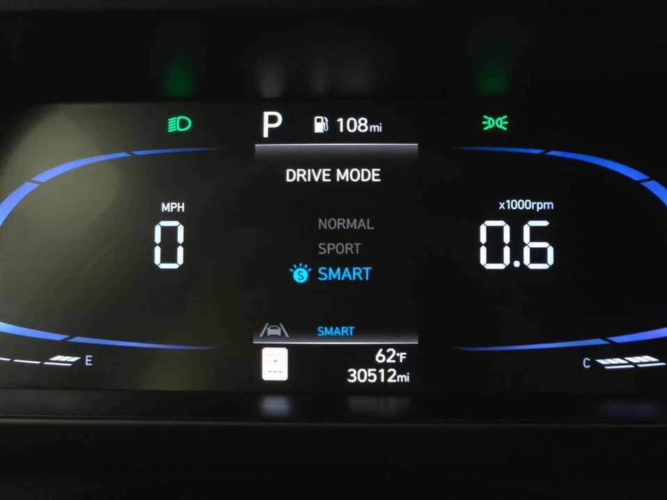 2025 Hyundai Elantra - Image 8 of 12