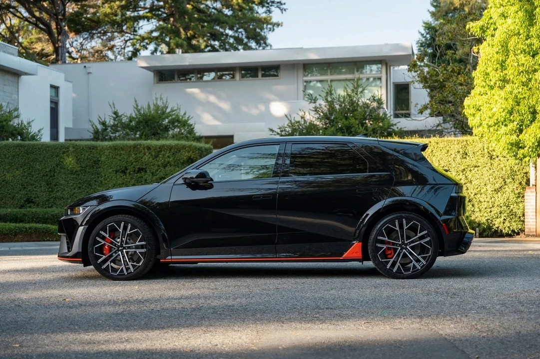 2025 Hyundai Ioniq 5 N - Image 9 of 28