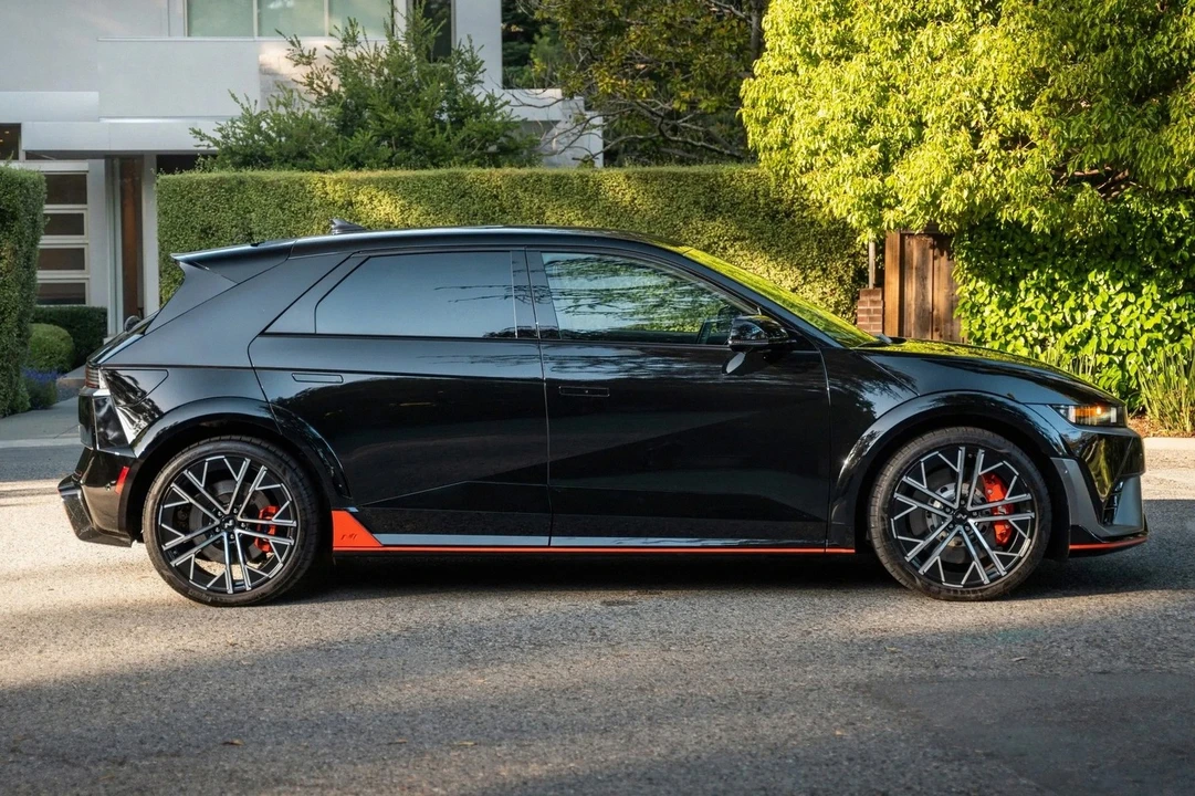2025 Hyundai Ioniq 5 N - Image 6 of 28