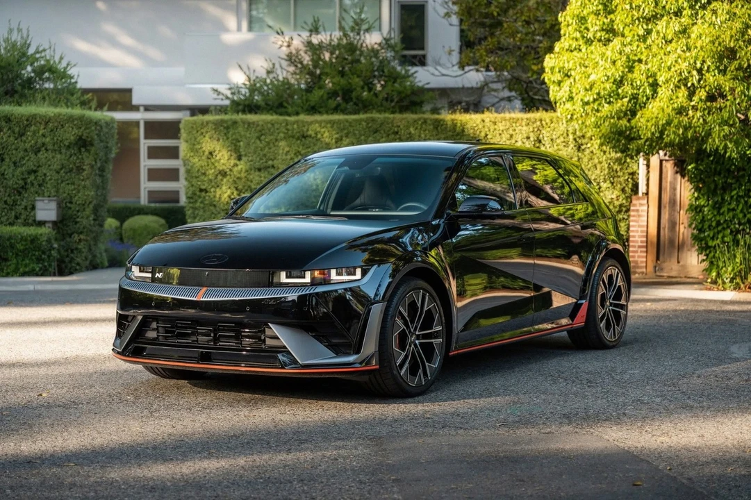 2025 Hyundai Ioniq 5 N - Image 4 of 28