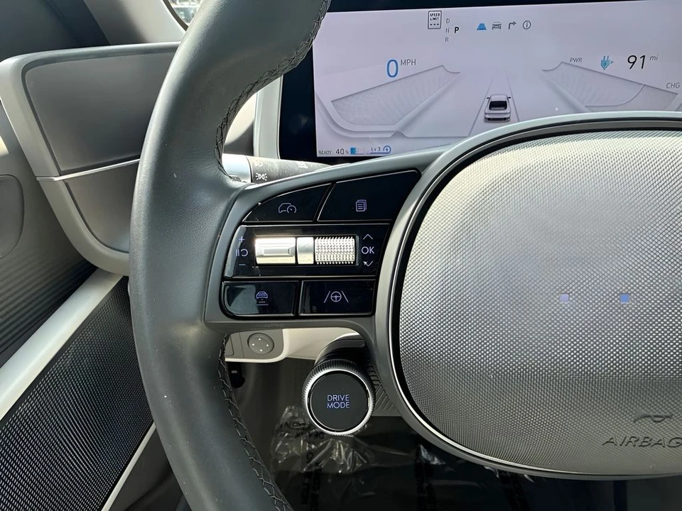 2025 Hyundai Ioniq 6 - Image 14 of 31