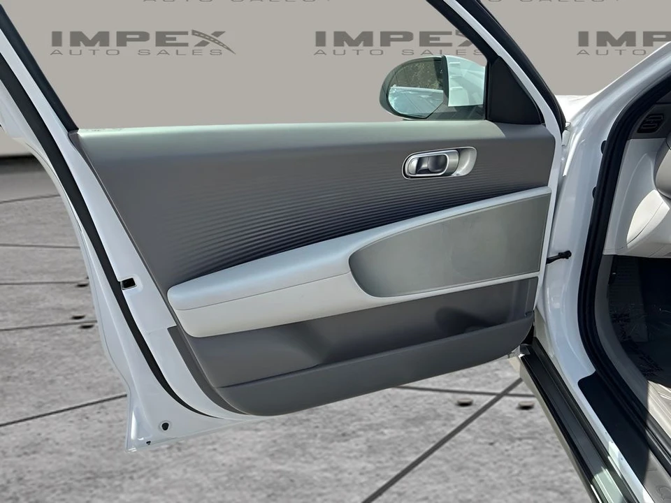2025 Hyundai Ioniq 6 - Image 25 of 31