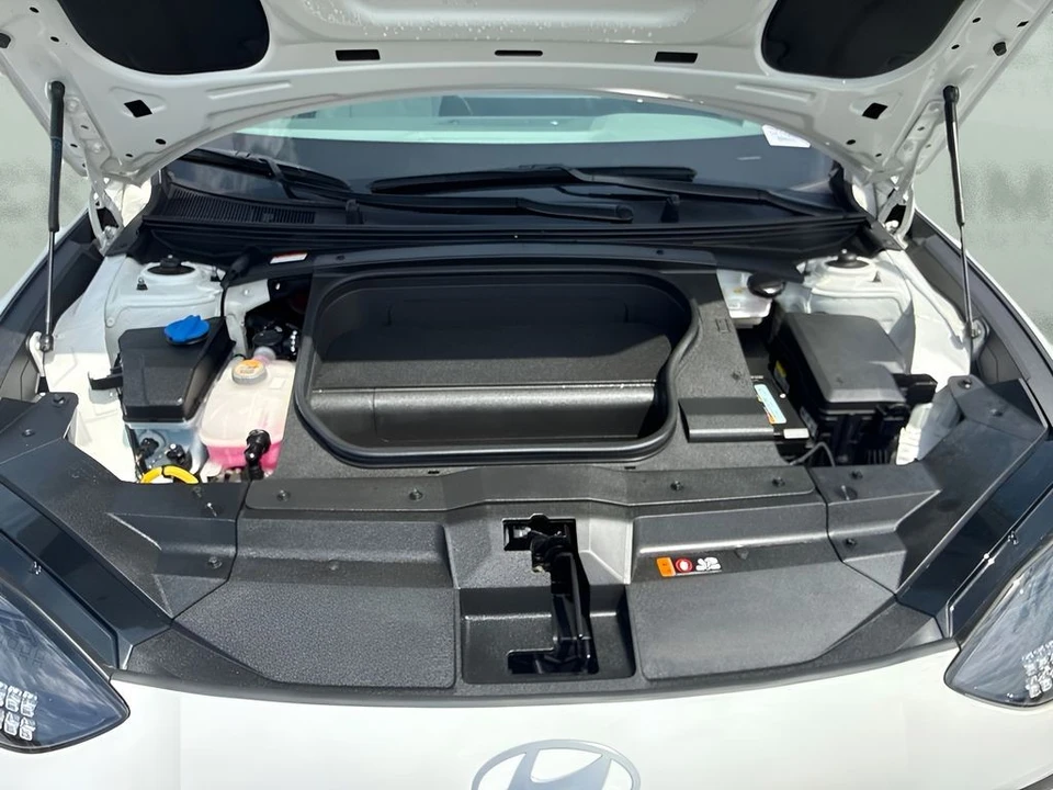 2025 Hyundai Ioniq 6 - Image 29 of 31