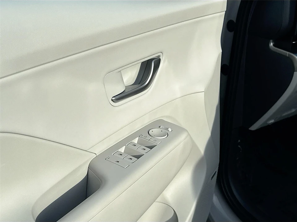 2025 Hyundai Kona - Image 16 of 21