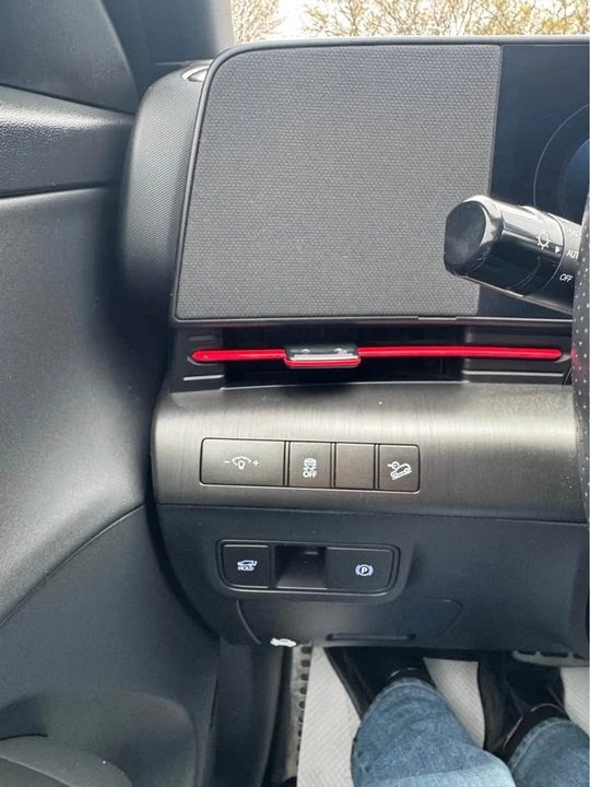 2025 Hyundai Kona - Image 13 of 15