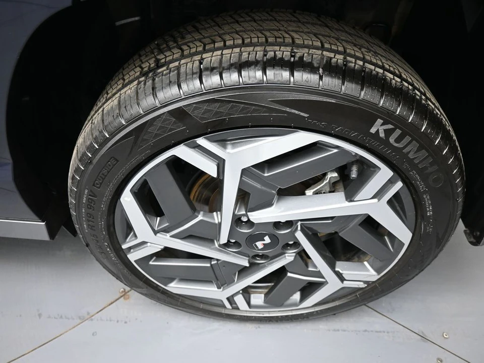 2025 Hyundai Kona - Image 15 of 21