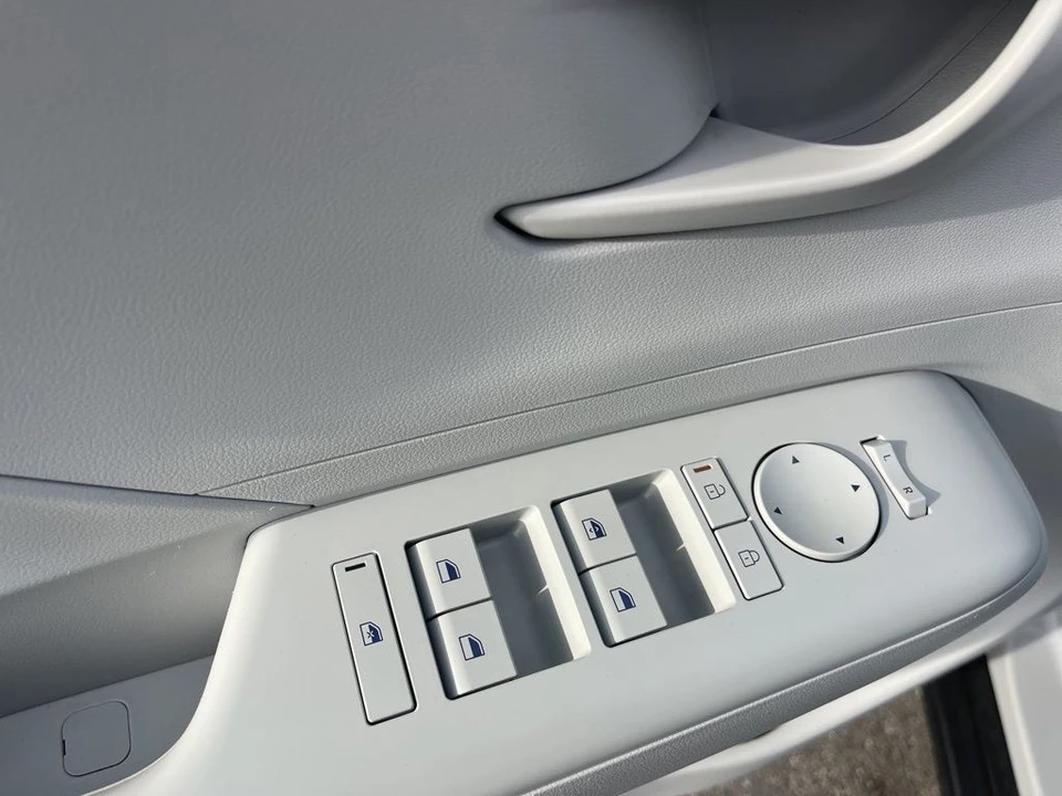 2025 Hyundai Kona - Image 10 of 12